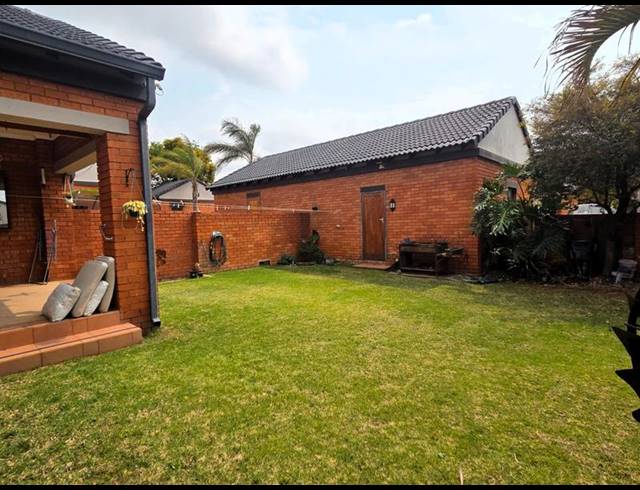 2 BEDROOM PROPERTY TO RENT IN MOOIKLOOF RIDGE ESTATE